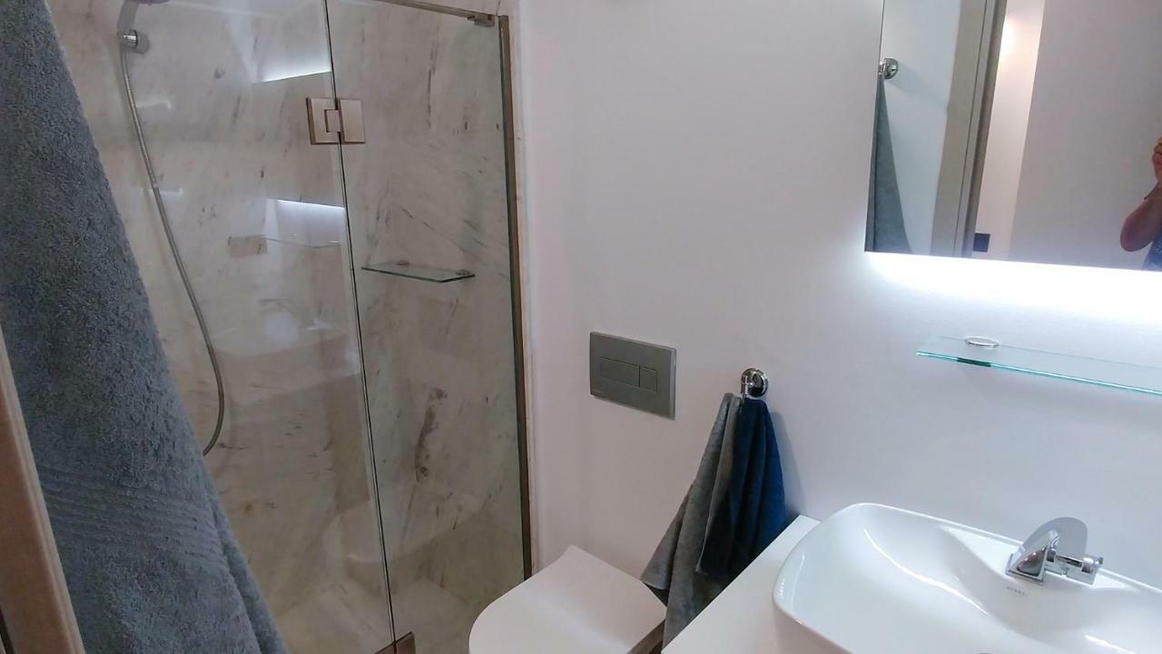 Opensky Lux Apartment Kallithea  Ngoại thất bức ảnh
